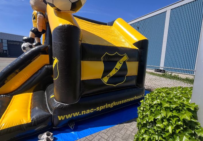 Springkussen Huren | NAC Voetbalthema met Glijbaan | 5x4m