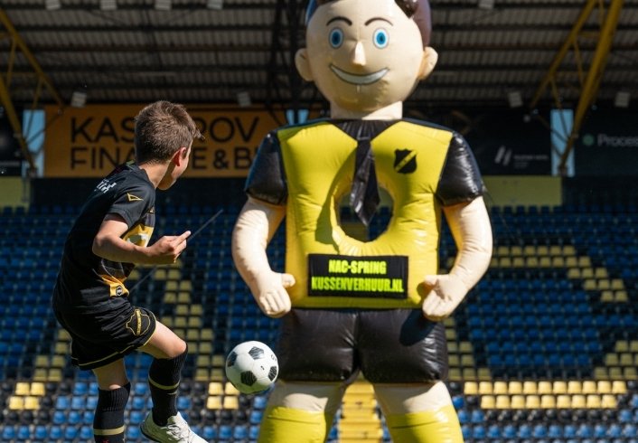 Luchtkussen huren | NAC Stropdas Schieten | Jump Express