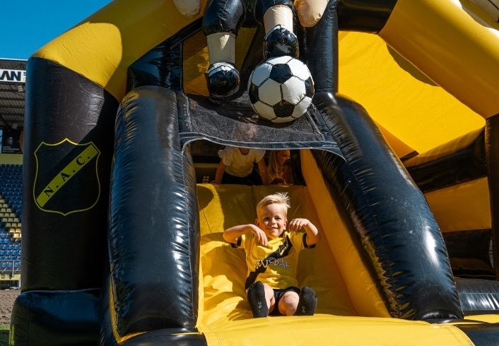 NAC Voetbalthema met Glijbaan | Springkussen Huren | Jump Express